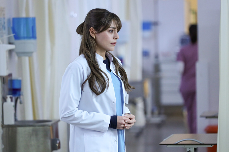 Doktor Başka Hayatta İlk Bölüm: İbrahim Çelikkol ve Sıla Türkoğlu NOW TV